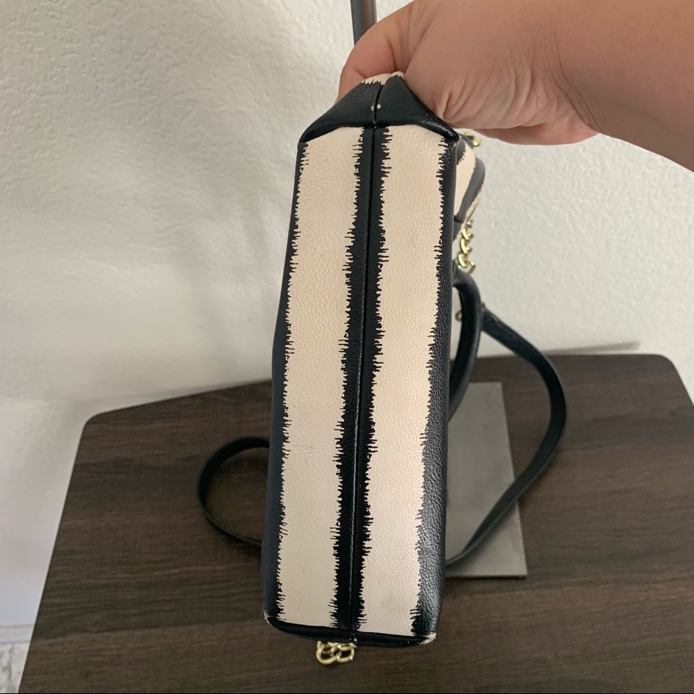 Betsey Johnson crossbody pinch satchel black & white stripe - Picture 9 of 10